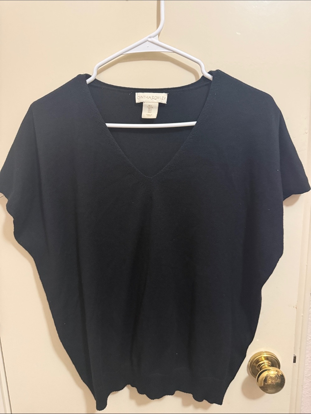 Cynthia Rowley Black V-Neck Short Sleeve Knit Top